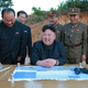 Kim Jong-un con sus líderes militares después de la prueba del 14 de mayo. (Korean Central News Agency, KCNA)